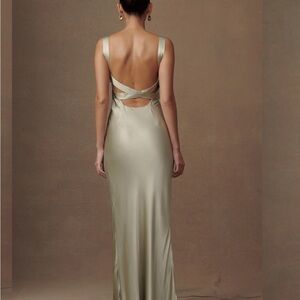 MESHKI - Ensley Satin Maxi Dress - Sage green XS